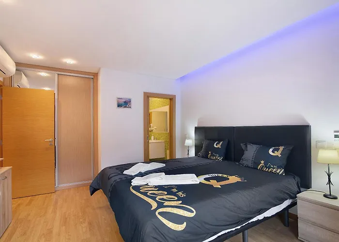 Apartment Flat With Pool, Old Town