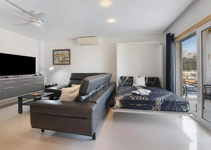 Flat With Pool, Old Town *