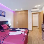 Lägenhet Flat With Pool, Old Town *